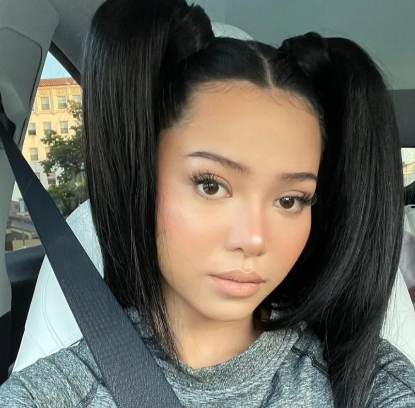 Saltó a la fama con uno de los videos más vistos en la historia de la plataforma. Actualmente supera los 90 millones de seguidores y gana aproximadamente entre 5 y 7 millones de dólares al año. También ha desarrollado una carrera musical y colabora con diversas marcas.