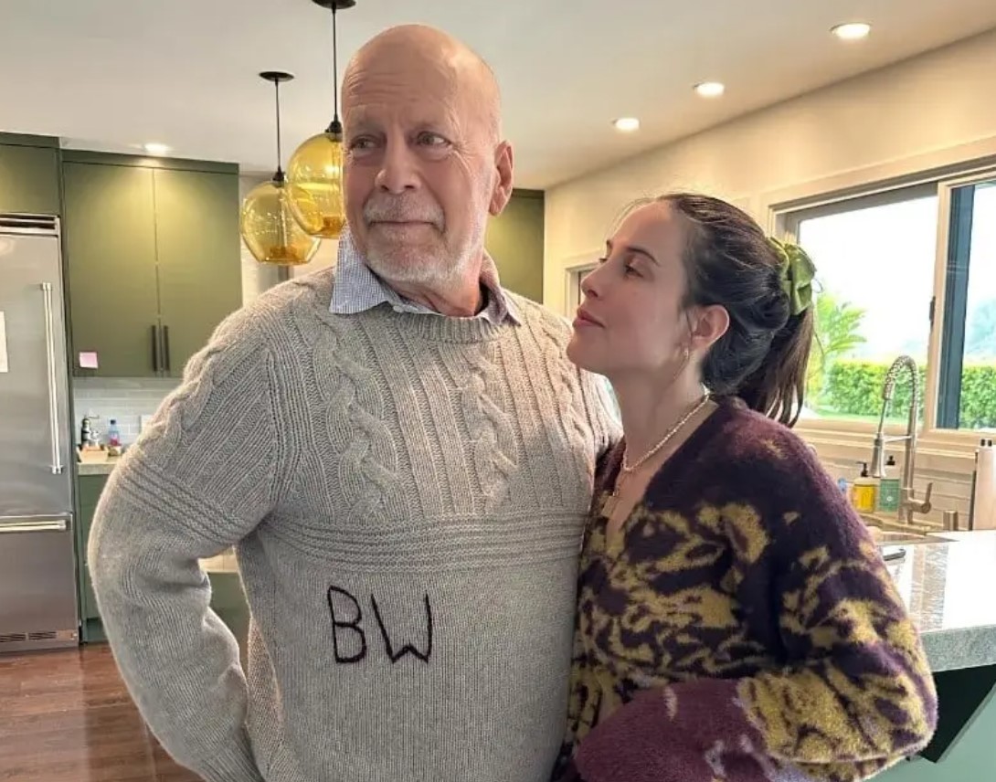 Ahora tiene 71 años, está casado con Emma Heming y es padre de cinco hijas. En 2022 se retiró de la actuación tras ser diagnosticado con demencia frontotemporal.