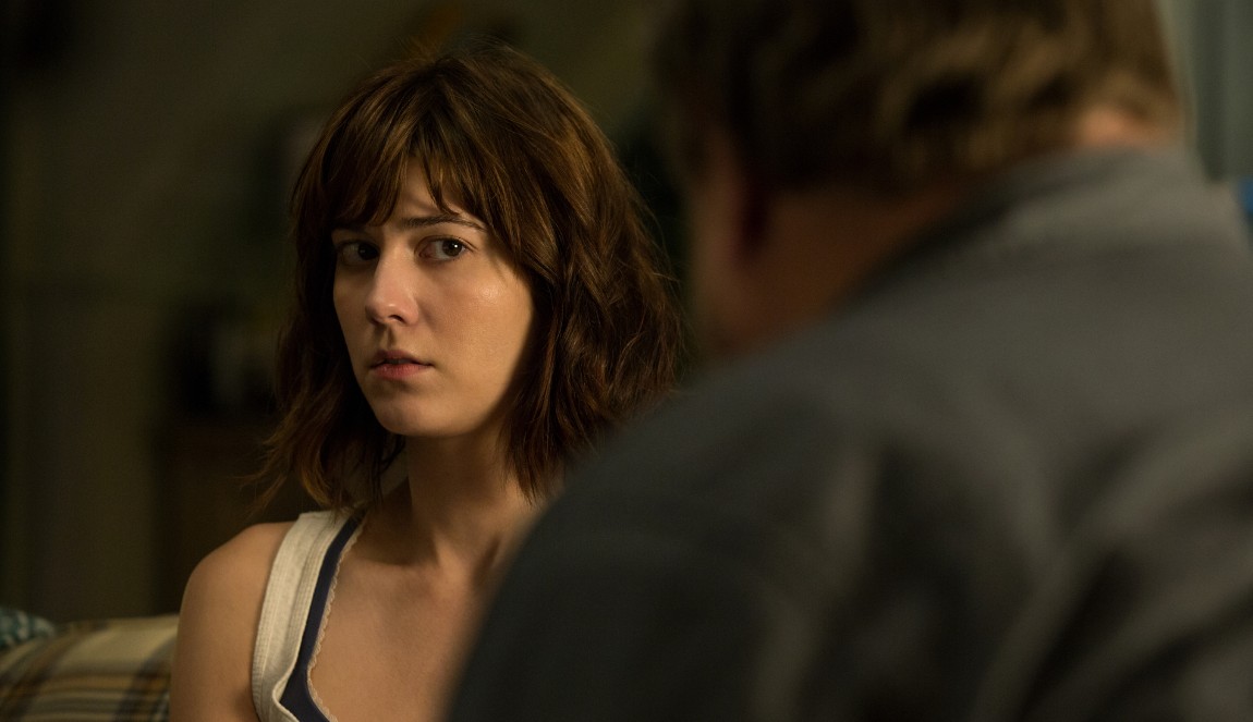 Aunque gran parte de la película ocurre dentro de un refugio subterráneo, el verdadero horror está en la incertidumbre sobre lo que sucede afuera. Mary Elizabeth Winstead interpreta a una mujer que despierta atrapada con dos hombres que aseguran haber sobrevivido a un ataque apocalíptico. La película combina suspenso psicológico con ciencia ficción y sorprendió al público por sus giros inesperados.