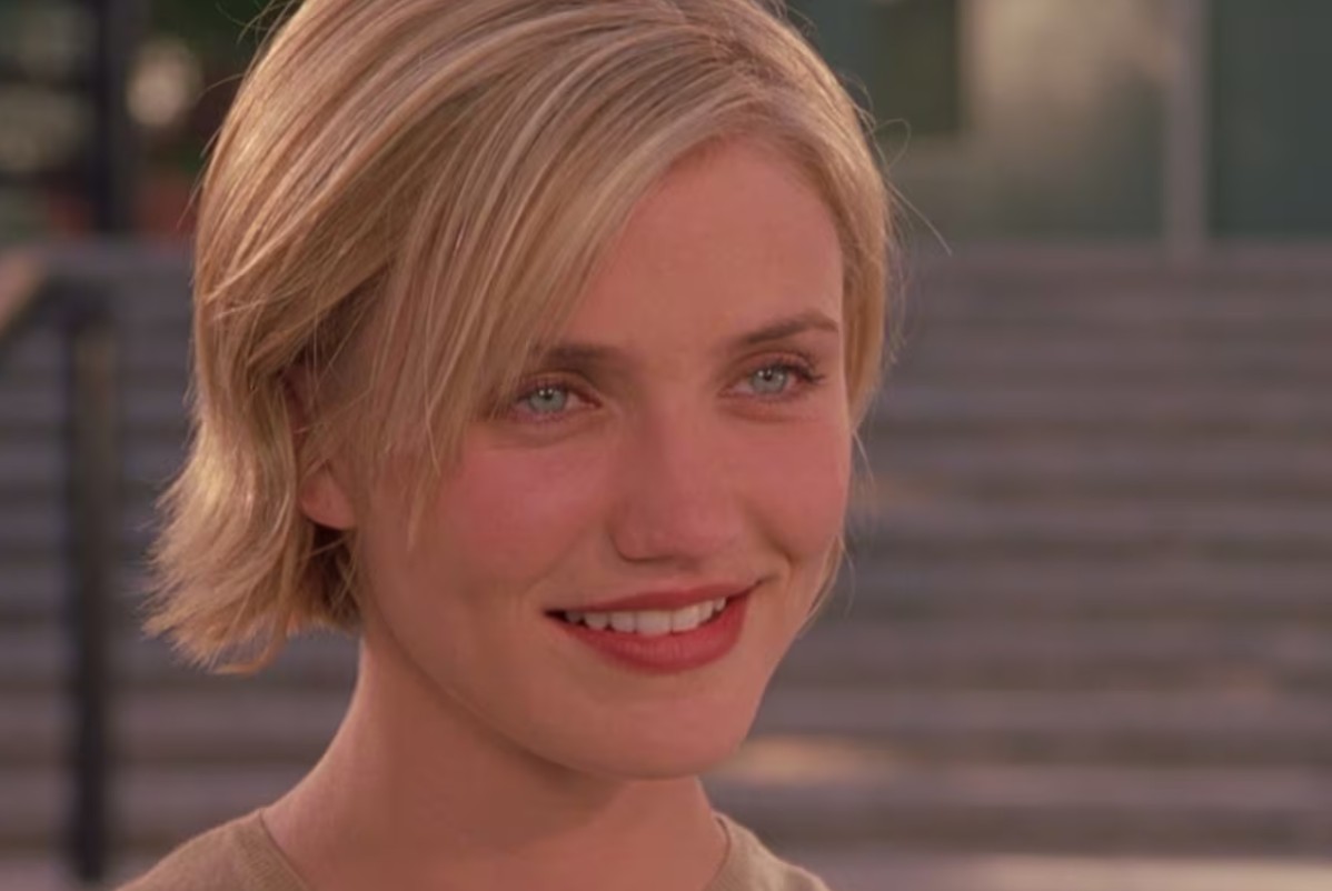 Su debut cinematográfico llegó en 1994 con la película "La máscara", donde interpretó a Tina Carlyle junto a Jim Carrey. El éxito de la cinta la convirtió rápidamente en una de las actrices jóvenes más conocidas de Hollywood durante la década de los noventa.