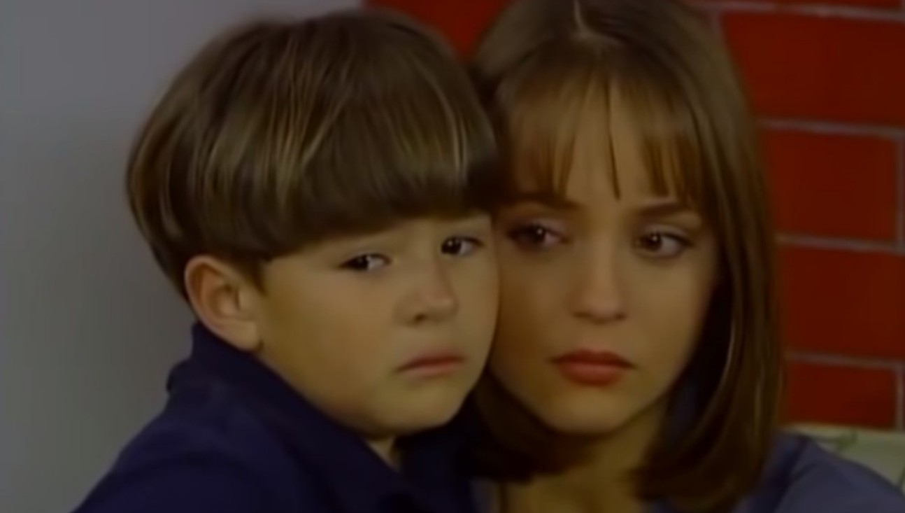 El hijo de Carlos Daniel Bracho era conocido por sus constantes berrinches y comportamientos problemáticos. Durante gran parte de la historia se mostraba rebelde, caprichoso y difícil de controlar. Aunque eventualmente experimentó un cambio positivo, muchos espectadores recuerdan al personaje como una de las principales fuentes de estrés dentro de la familia Bracho.