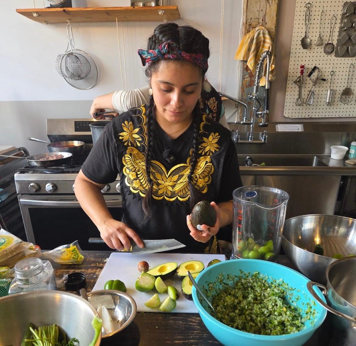 Desde este puesto ha trabajado en la creación de menús que resaltan ingredientes tradicionales y recetas auténticas para el público internacional.