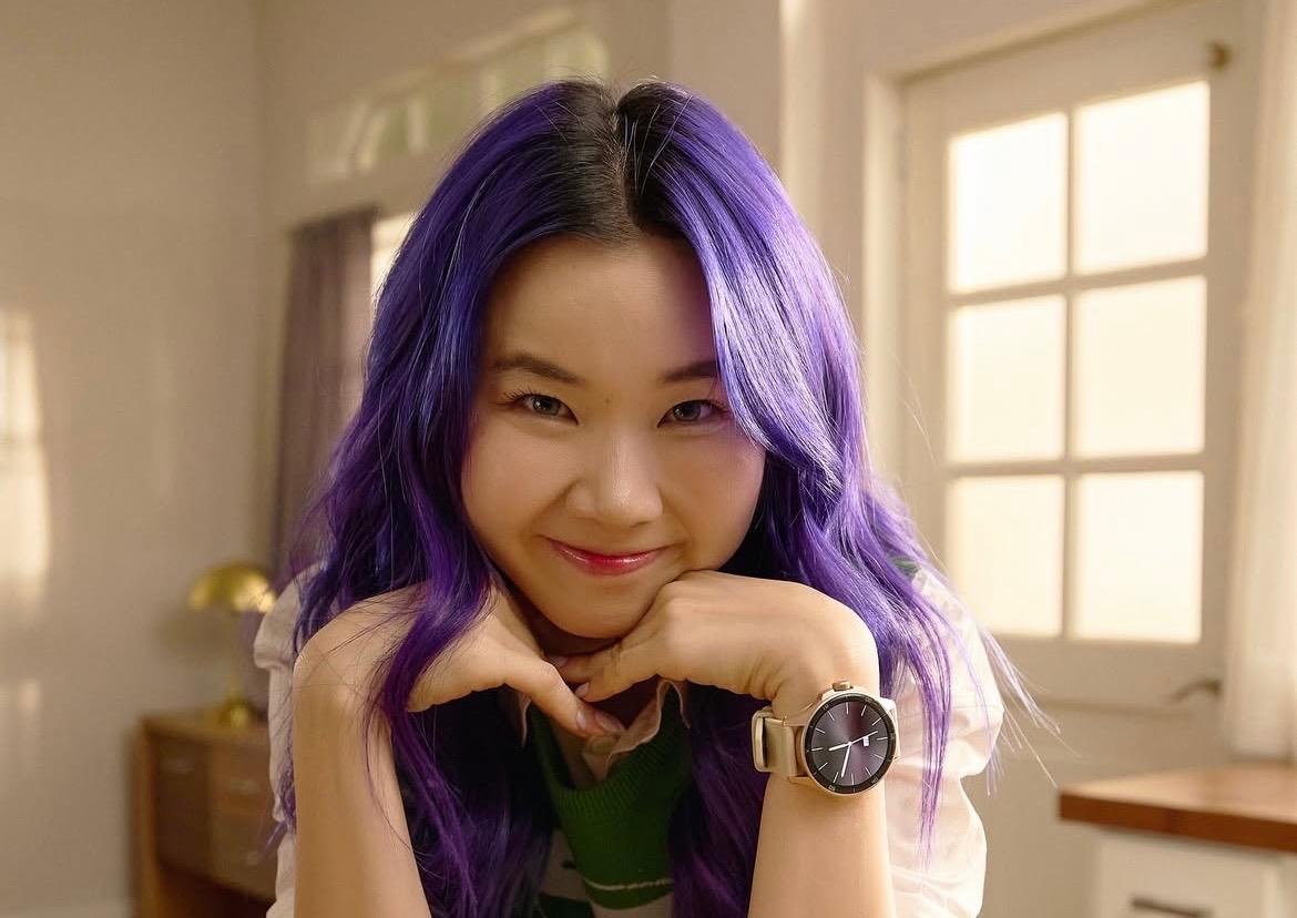 Algo que caracteriza a Chingu Amiga es la cercanía y la honestidad con la que habla con sus seguidores. En más de una ocasión ha explicado que se fue de Corea del Sur por la presión tan grande que tenía para cumplir con los estándares de belleza y profesionales.