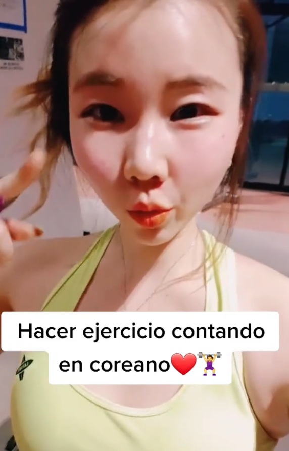 En paralelo a sus estudios comenzó a enseñar coreano tanto en la universidad como a través de su propio sitio web.