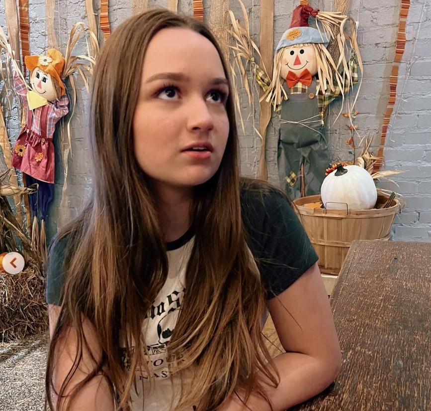 Se volvió famosa por un video que subió su mamá donde les dice a sus hijas que irían a Disneyland en lugar de a la escuela. Su expresión incrédula conquistó internet. Ahora tiene 14 años y cuenta con más de 600 mil seguidores en Instagram.