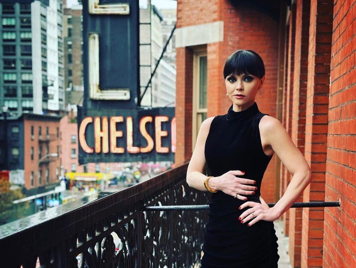 Además de actuar, Christina Ricci comenzó a desarrollar proyectos como productora. Participó en "The Lizzie Borden Chronicles", estrenada en 2015, y en "Z: The Beginning of Everything", de 2017, producciones televisivas en las que también interpretó a las protagonistas.