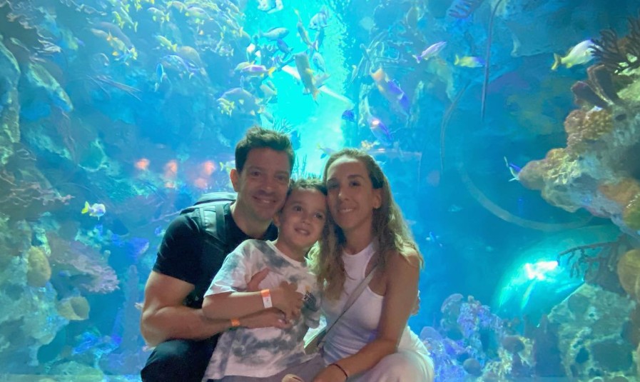 Actualmente, Yahir mantiene una relación estable con Cristina Lliteras, con quien tiene un hijo llamado Ian. Ambos se conocen desde hace más de dos décadas, pues eran amigos desde mucho antes de reencontrarse en la Ciudad de México e iniciar su romance.