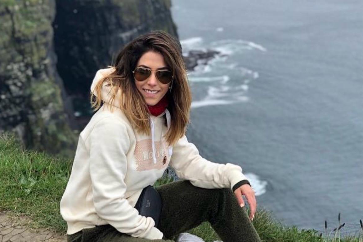 Daniela Basso nació el 23 de junio de 1989 en la Ciudad de México y desde pequeña mostró interés por la actuación, el canto y el baile. Se preparó profesionalmente en Artes Escénicas CasAzul y posteriormente complementó su formación en el Centro de Educación Artística (CEA) de Televisa.