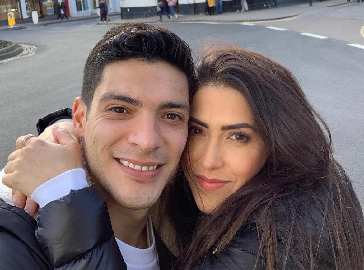 En noviembre de 2020 nació Arya, la primera hija de la pareja, coincidiendo con uno de los momentos más difíciles para el delantero tras la fractura de cráneo que sufrió durante un partido de la Premier League.