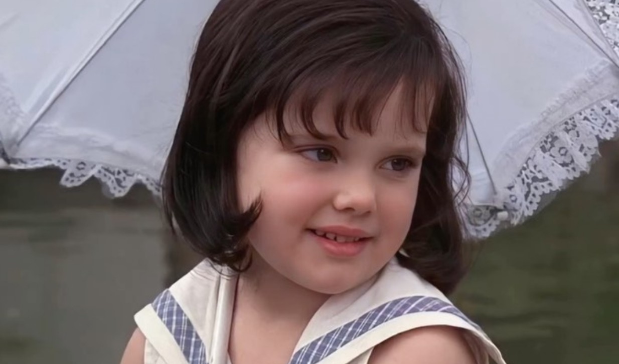 Pese al éxito que lograron, algunos actores decidieron alejarse por completo de Hollywood para buscar una vida más tranquila, dedicarse a otras profesiones o simplemente escapar de la presión de la fama. En varios casos, sus retiros sorprendieron al público, especialmente porque dejaron sus carreras cuando parecían estar en el mejor momento de su carrera.