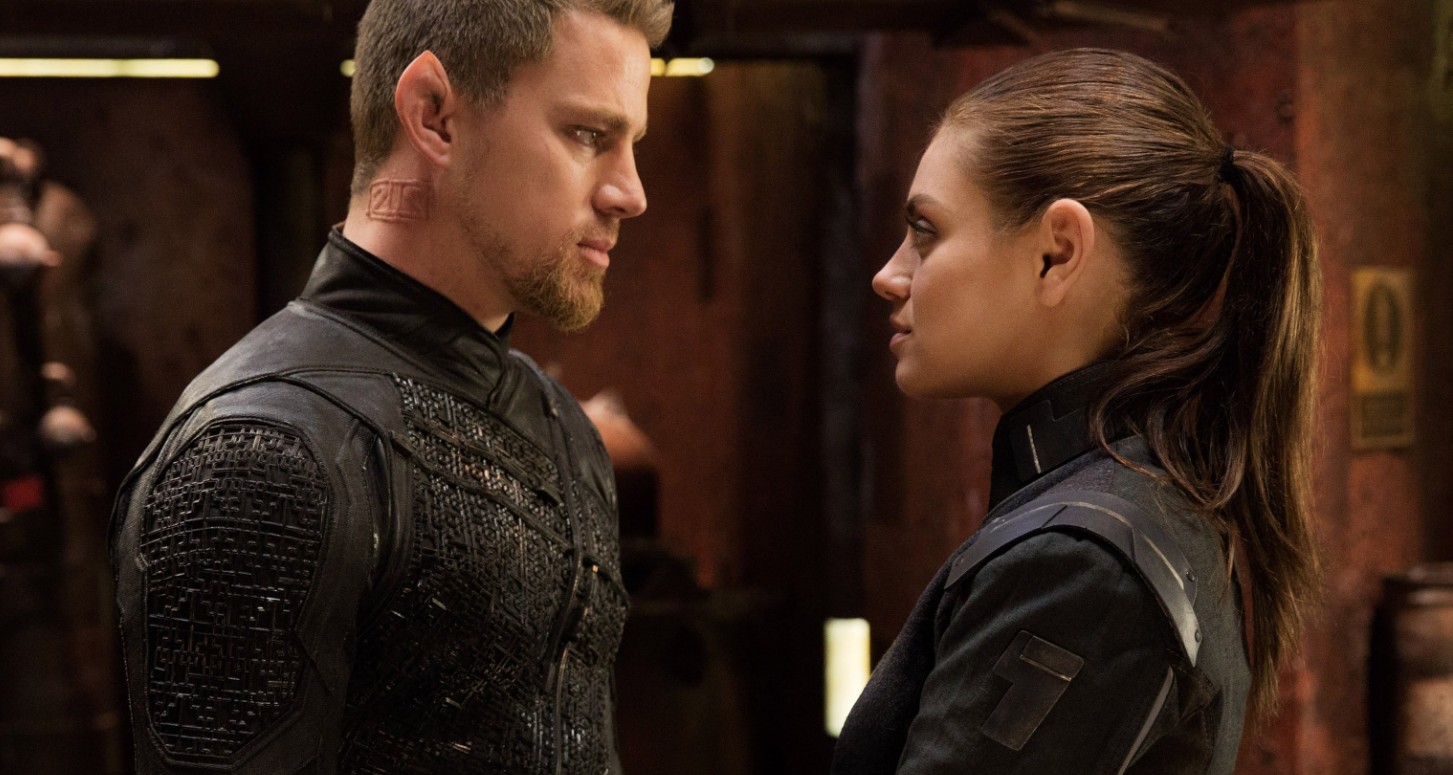 Dirigida por las hermanas Wachowski, esta cinta de ciencia ficción tuvo un presupuesto cercano a los 176 millones de dólares y recaudó alrededor de 183 millones a nivel mundial. Aunque visualmente era impresionante, con elaborados efectos especiales y un universo complejo, la historia fue criticada por ser confusa y poco accesible. El público no logró conectar con los personajes, lo que provocó que la película no recuperara realmente su inversión al considerar los gastos de marketing.