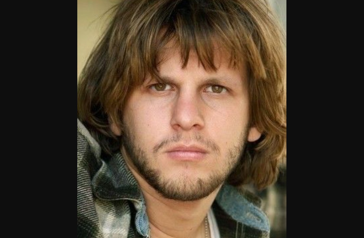 Ahora tiene 34 años, ha tenido participaciones especiales en series como "Bones" y "Glee".
