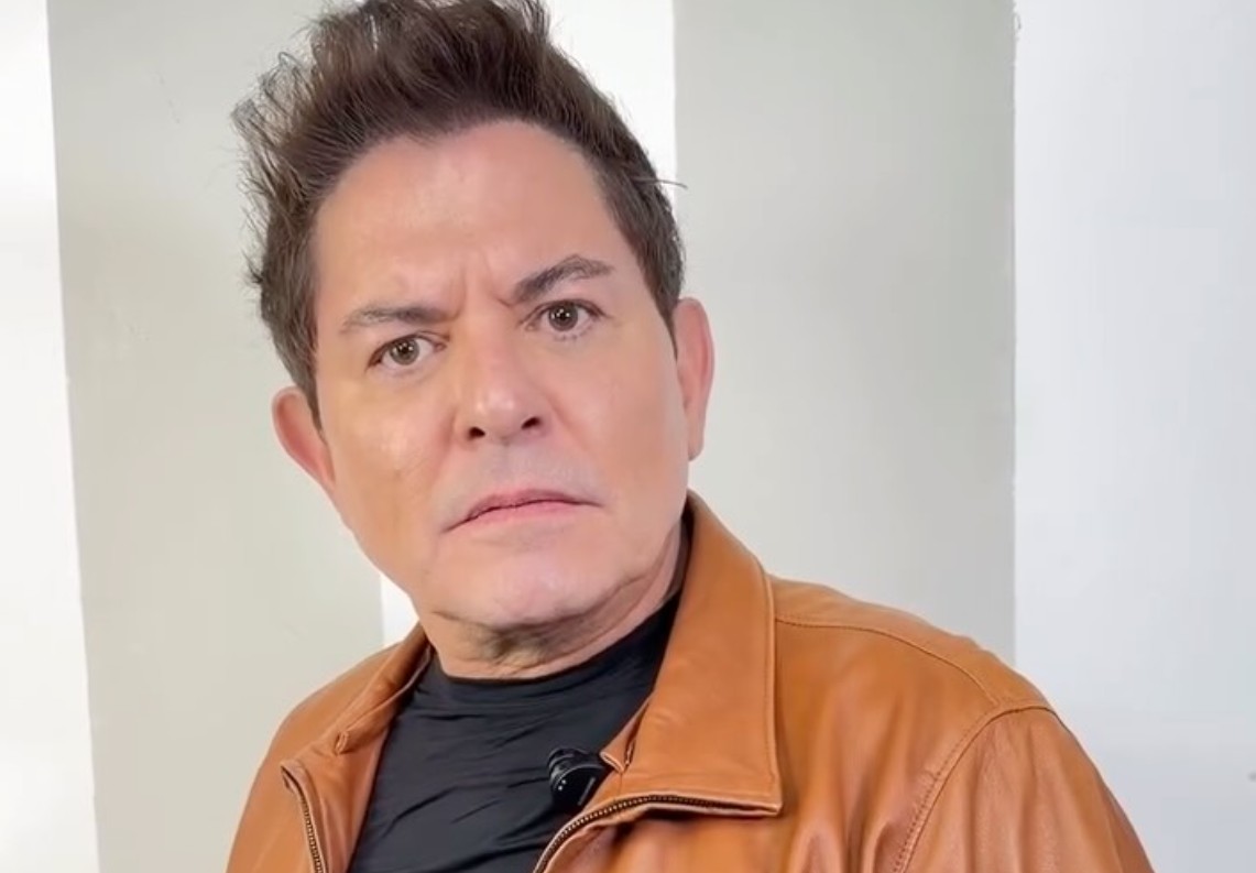 A lo largo de su carrera ha destacado tanto en telenovelas como en programas de entretenimiento, consolidándose como una figura constante en la pantalla.