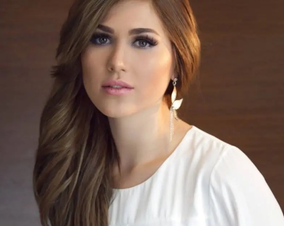 En 2016, Fernanda participó como candidata en el certamen Nuestra Belleza Jalisco. Esta experiencia formó parte de sus primeros acercamientos al mundo del modelaje y contribuyó a darle visibilidad antes de que su vida sentimental se convirtiera en tema de interés público.