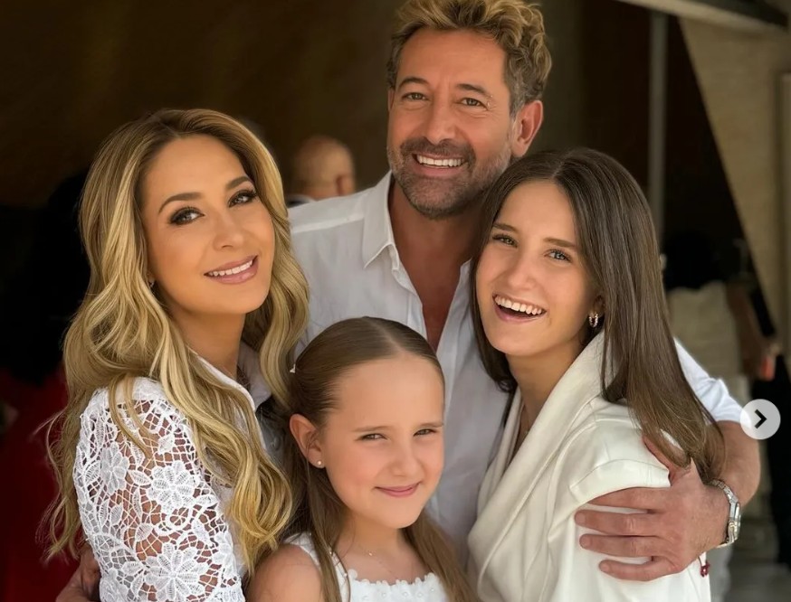 Poco tiempo después de su boda anunciaron su separación y en 2018 concluyeron oficialmente su divorcio. La ruptura estuvo rodeada de una fuerte polémica debido a que Geraldine aseguró que Gabriel Soto le había sido infiel con Irina Baeva.