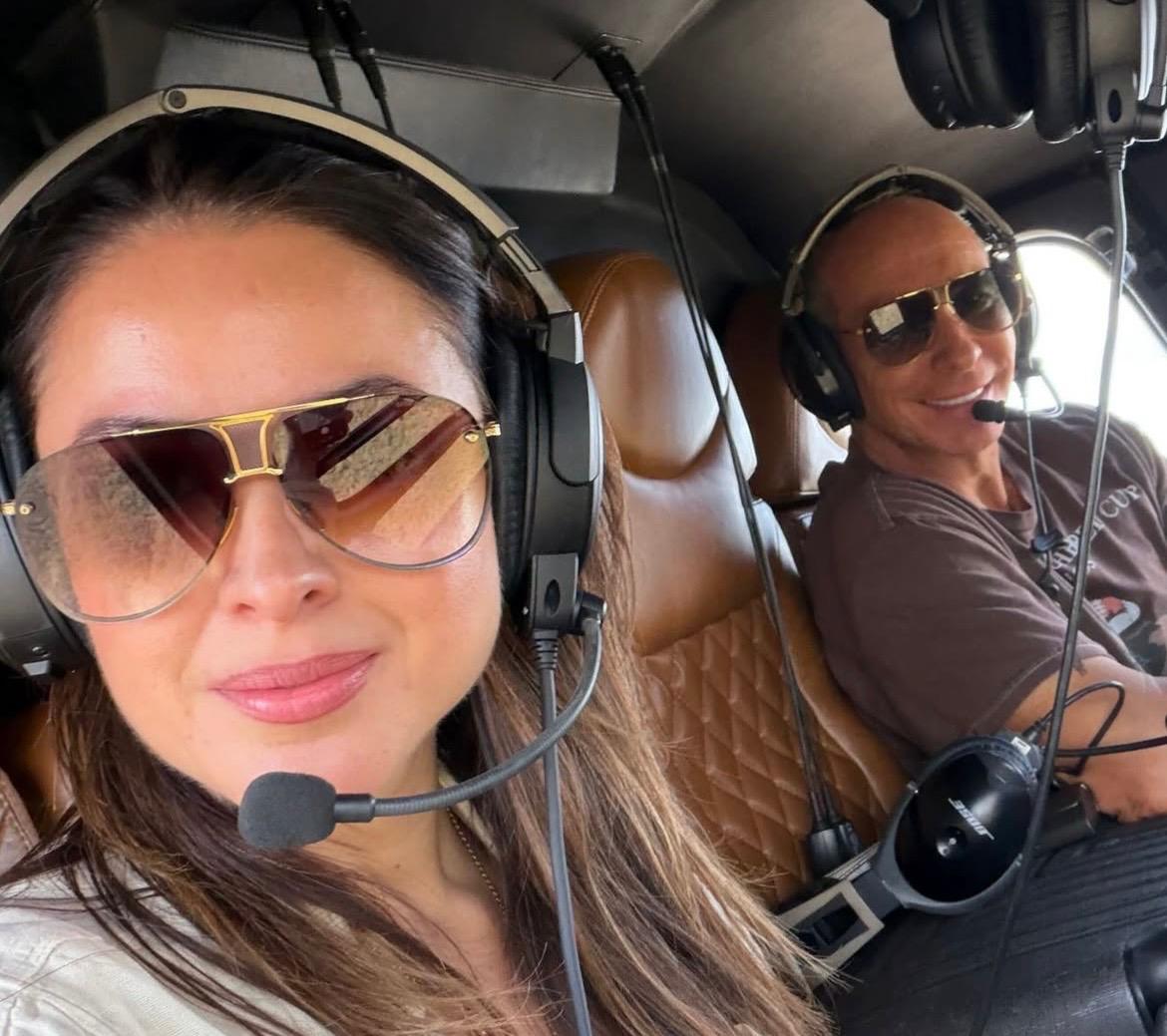 La relación entre Erik Rubín y Geraldine comenzó a generar atención cuando fueron vistos juntos en distintos espacios públicos y eventos sociales, lo que provocó especulaciones constantes sobre un posible romance antes de ser confirmado.