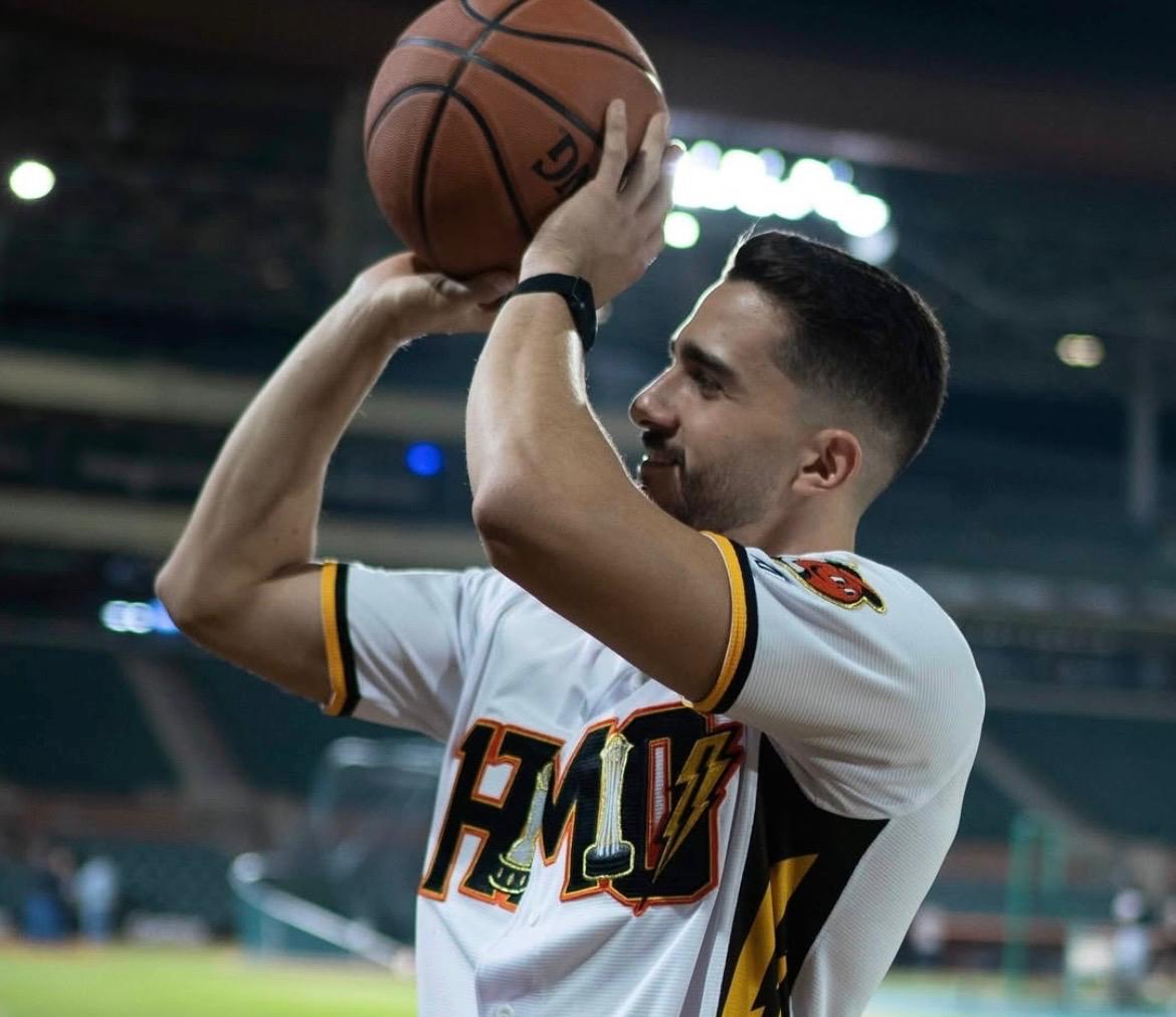 Antes de su aparición en "La Casa de los Famosos México", Gibrán ya utilizaba sus plataformas digitales para mostrar su trabajo como modelo.