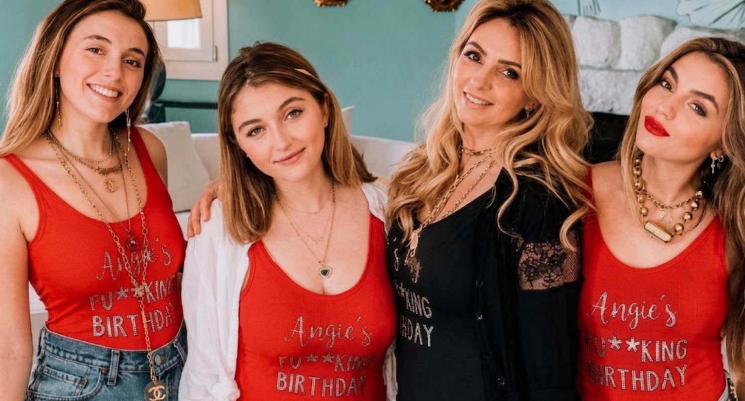 Sofía, Regina y Fernanda, las hijas de la actriz Angélica Rivera, se dieron a conocer desde pequeñas cuando su mamá se convirtió en la primera dama de México. Con el paso de los años, cada una ha tomado su propio camino y ha desarrollado diferentes intereses y proyectos.