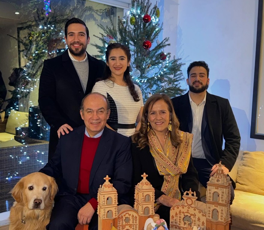 Al crecer, Juan Pablo decidió mantener un perfil mucho más reservado que el de su hermano Luis Felipe. Su vida personal y profesional no ha estado expuesta de manera constante en medios de comunicación.