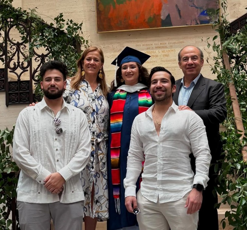 Con el paso de los años se enfocó en su preparación académica. Estudió Teatro y Administración Artística en la Southern Methodist University, en Texas, una formación relacionada con el ámbito cultural y la gestión artística.