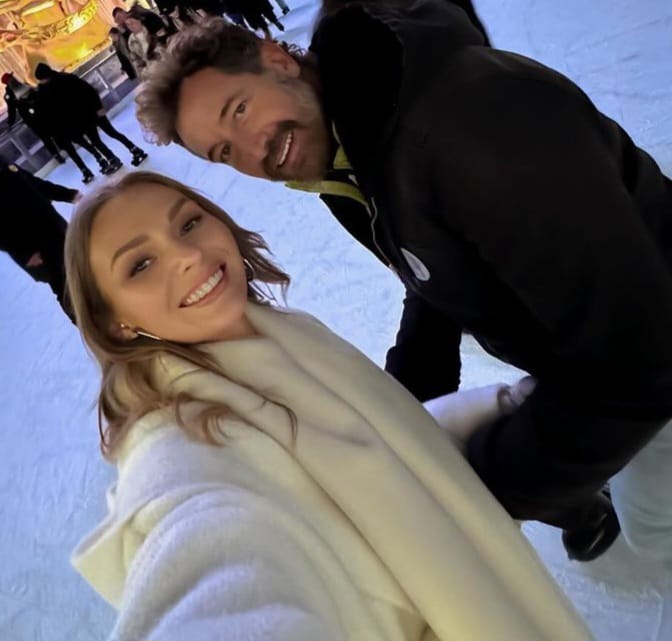 Gabriel Soto fue la pareja más mediática de Irina Baeva. Los actores se conocieron durante las grabaciones de la telenovela "Vino el amor" y, aunque inicialmente comenzaron como amigos, con el tiempo surgió una relación sentimental.