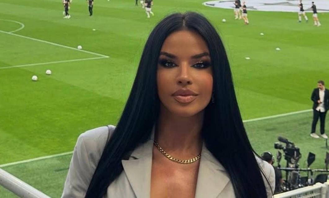 Ivana Knöll nació el 16 de septiembre de 1992 en Croacia y, antes de alcanzar fama internacional, ya trabajaba como modelo e influencer en Europa, participando en campañas de moda y creando contenido relacionado con estilo de vida y viajes.