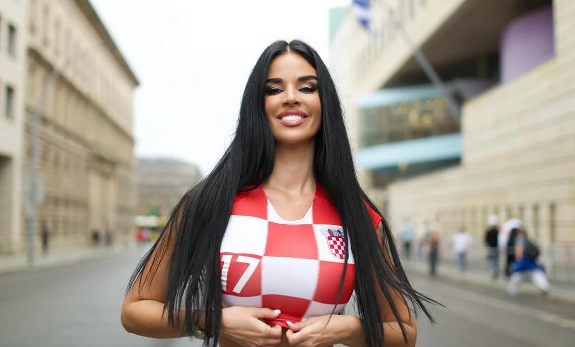 Según ha contado ella misma, después de hacerse famosa en el Mundial recibió múltiples ofertas para abrir una cuenta en plataformas de contenido exclusivo con contratos millonarios.