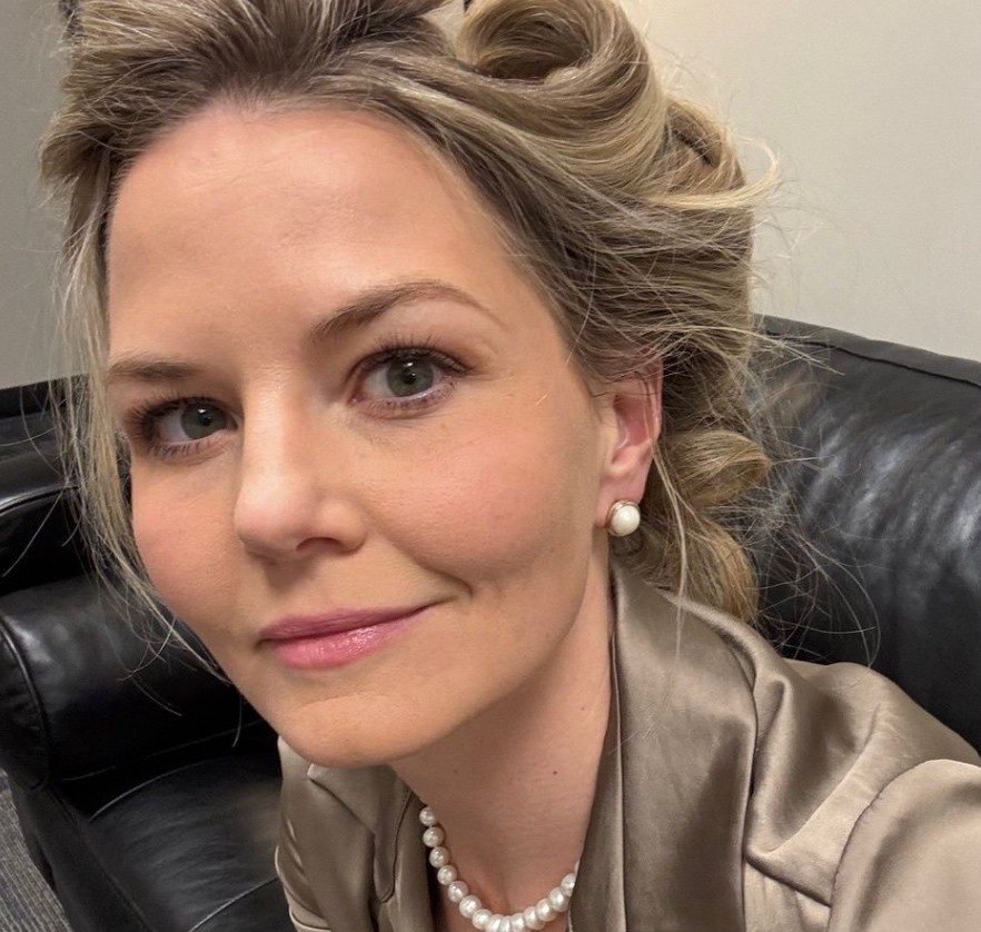 Se encuentra casada con el actor Gerardo Celasco, con quien comenzó a salir en 2019.