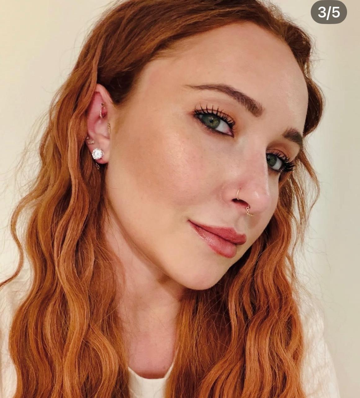 En 2012 protagonizó la serie "Nashville", donde interpretó a Juliette Barnes, una cantante de música country con una personalidad compleja, papel que le permitió mostrar mayor madurez actoral.