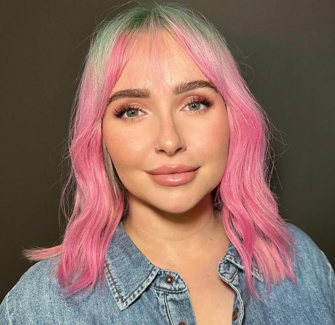 Gracias a este proyecto, participó activamente en las bandas sonoras de la serie, interpretando múltiples canciones que fueron bien recibidas por el público.