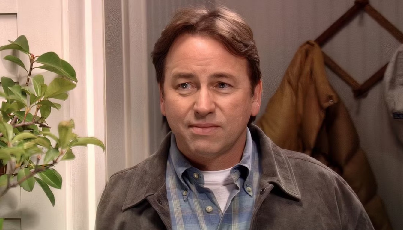 El actor falleció el 11 de septiembre de 2003 a los 54 años debido a una disección aórtica no diagnosticada. En ese momento se encontraba grabando la serie "8 Simple Rules". La serie continuó y decidieron que su personaje muriera dentro de la trama, mostrando el duelo de la familia, pero la producción no logró recuperar su ritmo y finalizó al poco tiempo.