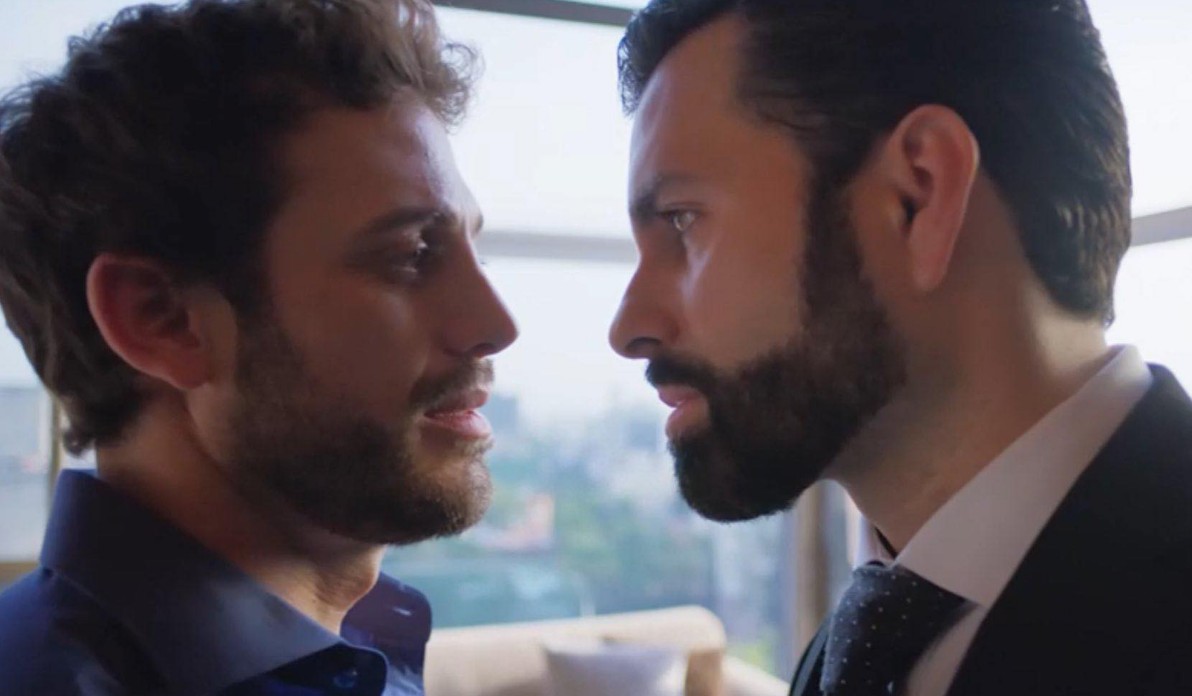 En pleno 2025, esta telenovela enfrentó censura tanto en México como en Estados Unidos por las escenas de una pareja LGBT+. Según han declarado los actores Alan Slim y Lambda García, varias de sus escenas fueron cortadas tanto en Televisa como en Univisión por políticas de la empresa.