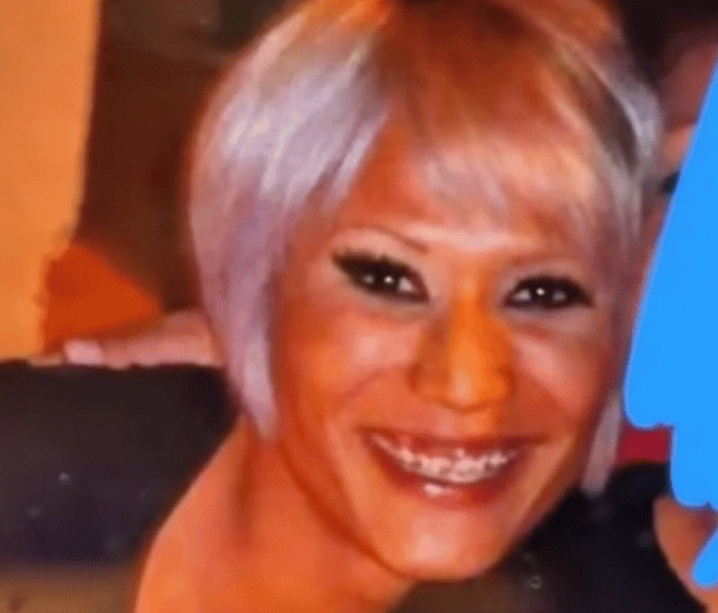 Ese mismo año concluyó sus estudios como estilista profesional en la Academia de Belleza y Cosmetología León.