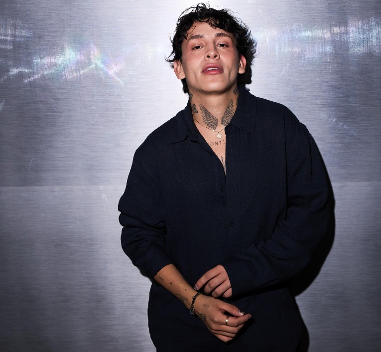 Kunno: Influencer, modelo y creador de contenido mexicano. En meses recientes su popularidad ha aumentado por su amistad con Ángela Aguilar y Christian Nodal.