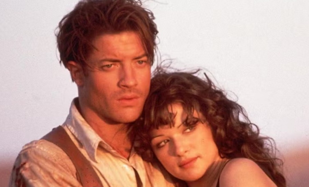 Este reboot protagonizado por Tom Cruise intentó iniciar el llamado “Dark Universe” de Universal, un ambicioso proyecto para reunir a sus monstruos clásicos. Sin embargo, la película fue criticada por su tono inconsistente, que mezclaba terror, acción y comedia sin equilibrio. A diferencia de la versión de 1999, que destacaba por su aventura ligera y carisma, esta entrega se sintió más genérica y oscura. Además, el desarrollo de personajes fue superficial y la historia poco clara, lo que provocó malas críticas y el fracaso del universo compartido antes de despegar.