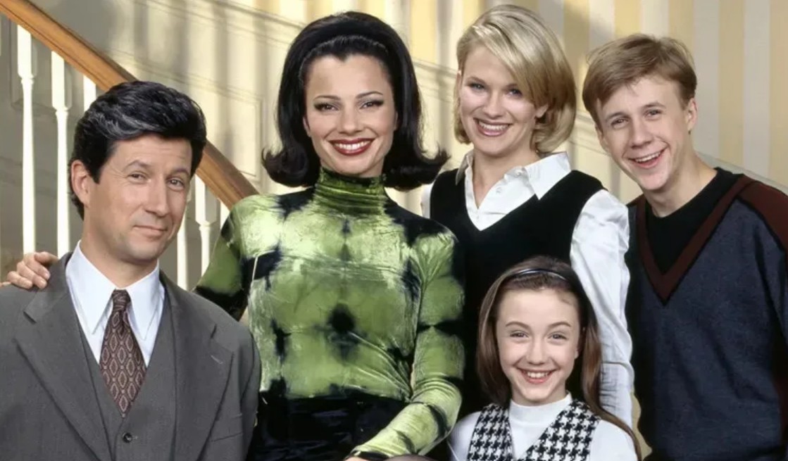 La versión mexicana protagonizada por Lisset y Paco de la O intentó tropicalizar el humor de la sitcom original, pero muchos sintieron que perdió la ironía y el encanto que tenía Fran Drescher. Uno de los problemas fue trasladar chistes muy ligados a la cultura neoyorquina sin que funcionaran del mismo modo en el contexto mexicano. Aunque tuvo seguidores, fue cancelada después de la primera temporada.