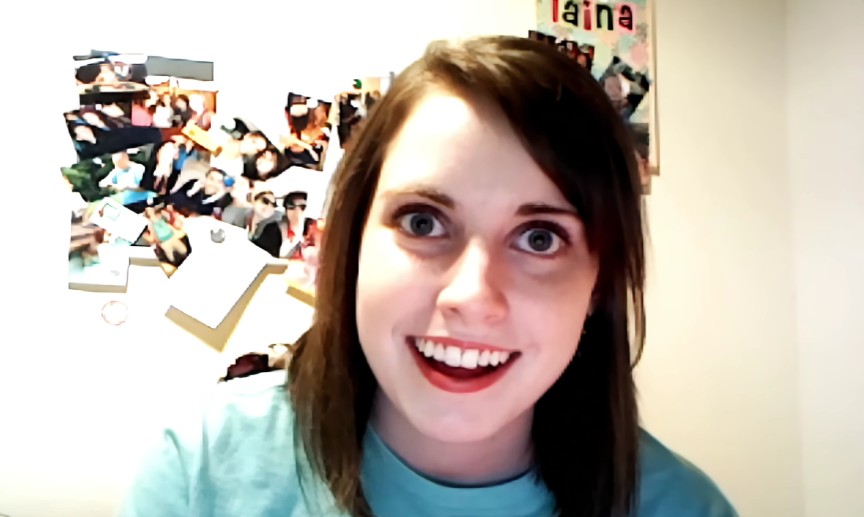 Laina Morris es una creadora de contenido estadounidense que alcanzó la fama mundial en 2012 gracias al meme "Overly Attached Girlfriend", conocido en español como "Novia obsesiva".