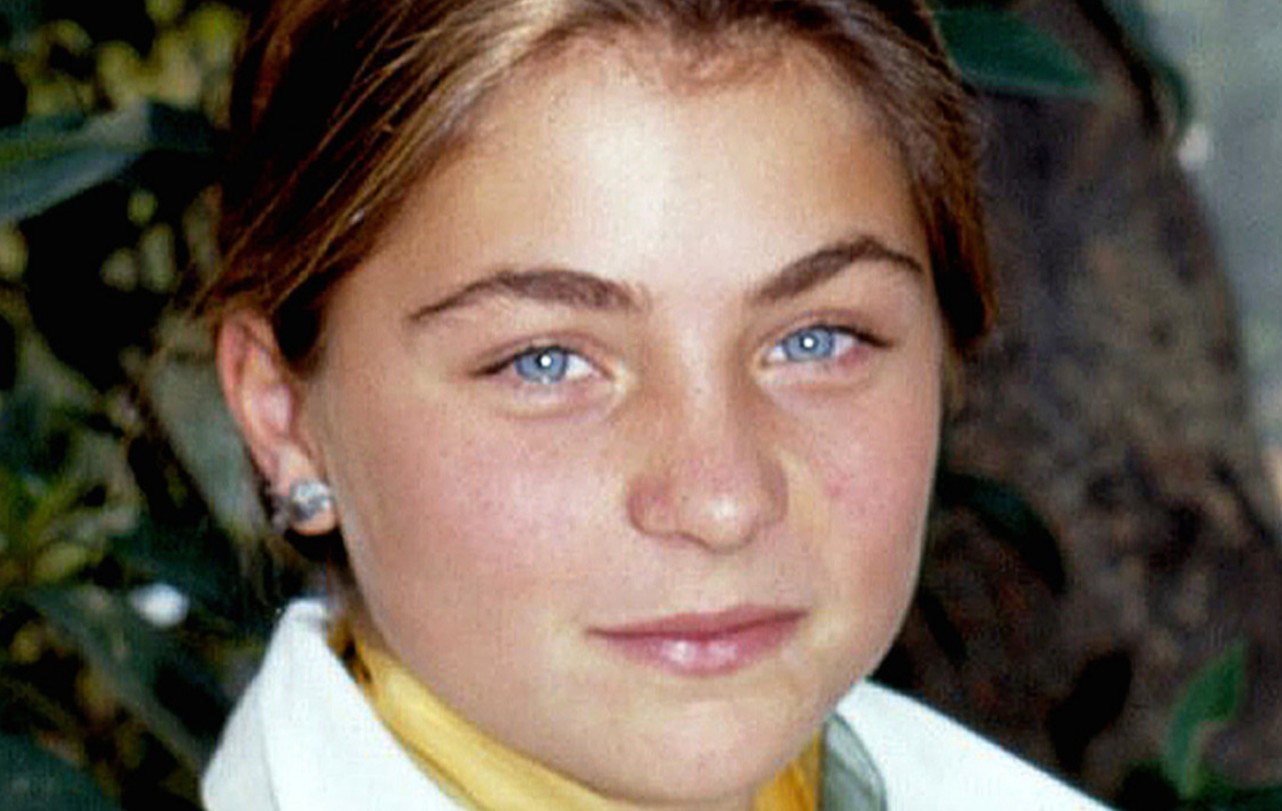 Es hija del violinista Zbigniew Paleta y de la maestra de arte Bárbara Paciorek; además, es hermana de la actriz Dominika Paleta.