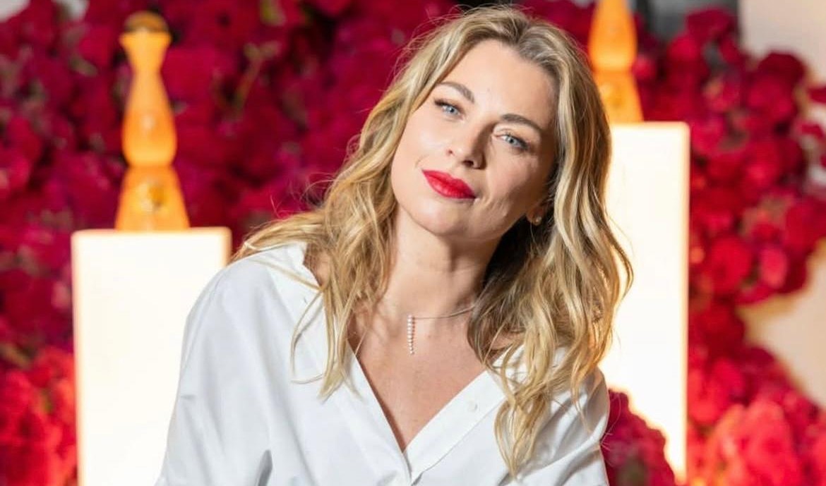 Ludwika Paleta es una de las actrices mexicanas más reconocidas de su generación y ha mantenido una imagen natural a lo largo de su carrera. La protagonista de producciones como "Carrusel" y "Madre solo hay dos" ha hablado sobre la importancia de sentirse cómoda con el paso de los años. Afirma que prefiere recurrir a técnicas como el yoga facial para tonificar su piel.