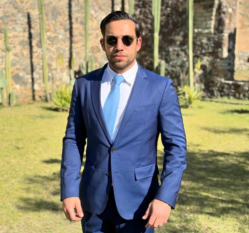 A diferencia de sus hermanos, con el paso de los años Luis Felipe comenzó a adquirir una mayor presencia pública debido a su participación en conversaciones relacionadas con la política mexicana.
