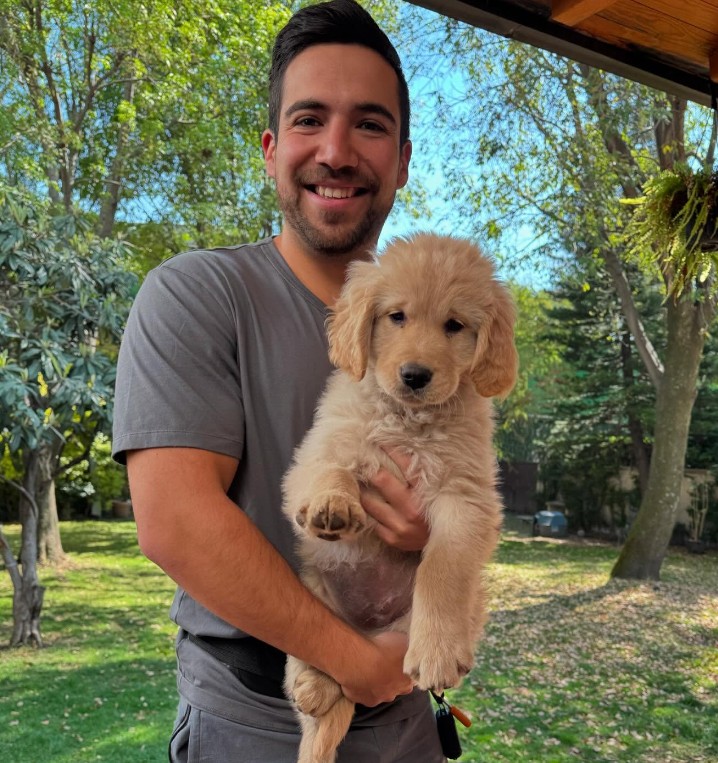 Además de su actividad laboral, Luis Felipe utiliza sus redes sociales para expresar opiniones sobre distintos temas de la política nacional. En particular, ha defendido públicamente algunas de las decisiones tomadas durante el gobierno de su padre.