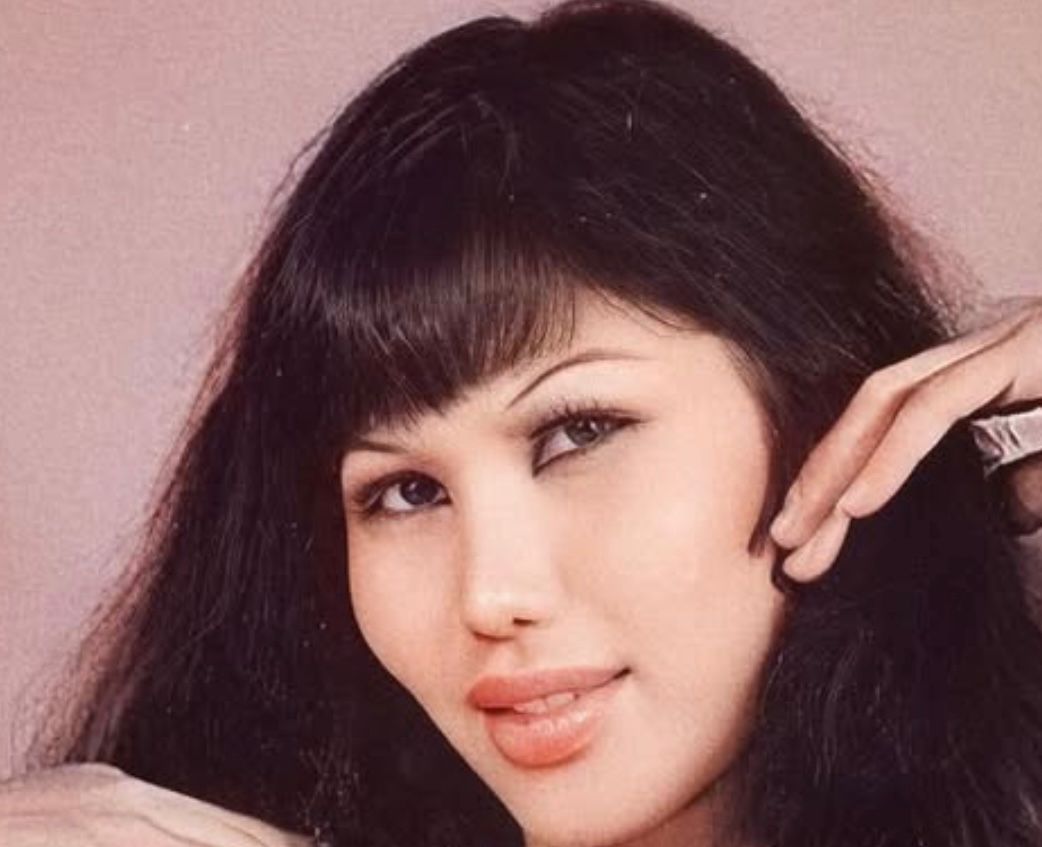 Liliana Mendiola Mayanes nació el 12 de diciembre de 1952 en Acapulco, Guerrero, y fue la mayor de cinco hermanos de ascendencia china.