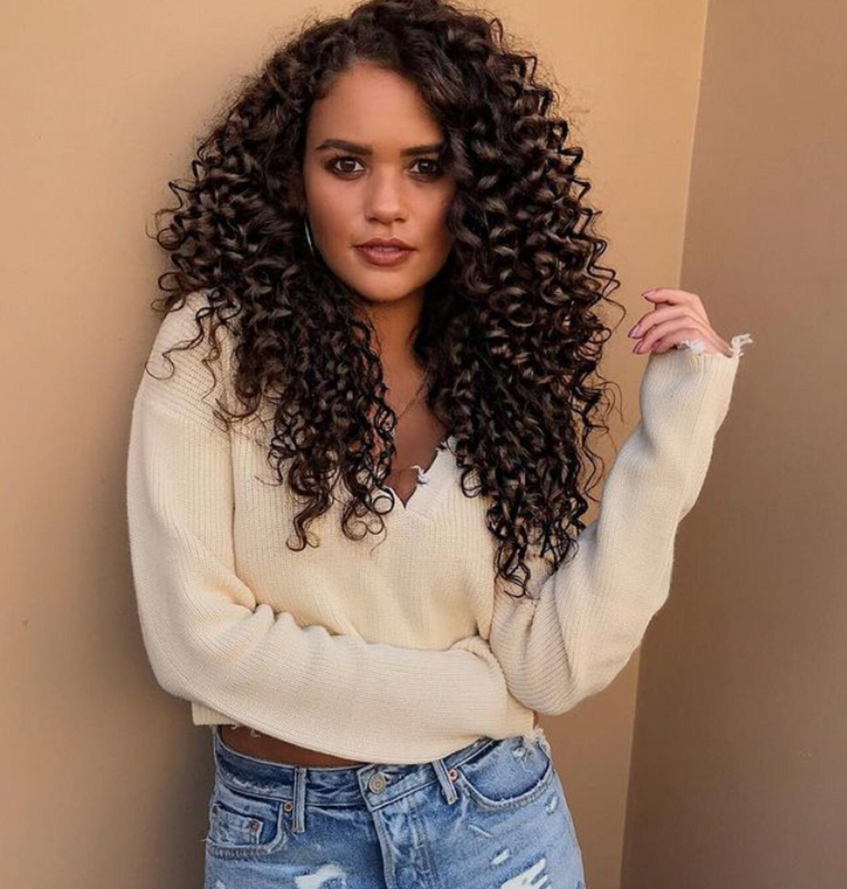 Además de su faceta como actriz, ha trabajado como modelo.