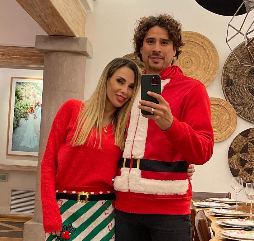 Tras regresar a México en 2019, volvió a instalarse en la propiedad junto a su esposa Karla Mora y sus hijos.