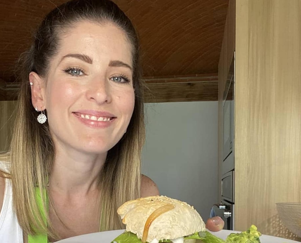 Después de su paso por La Academia, María Inés lanzó su único álbum como solista, en 2003, pero no tuvo éxito.