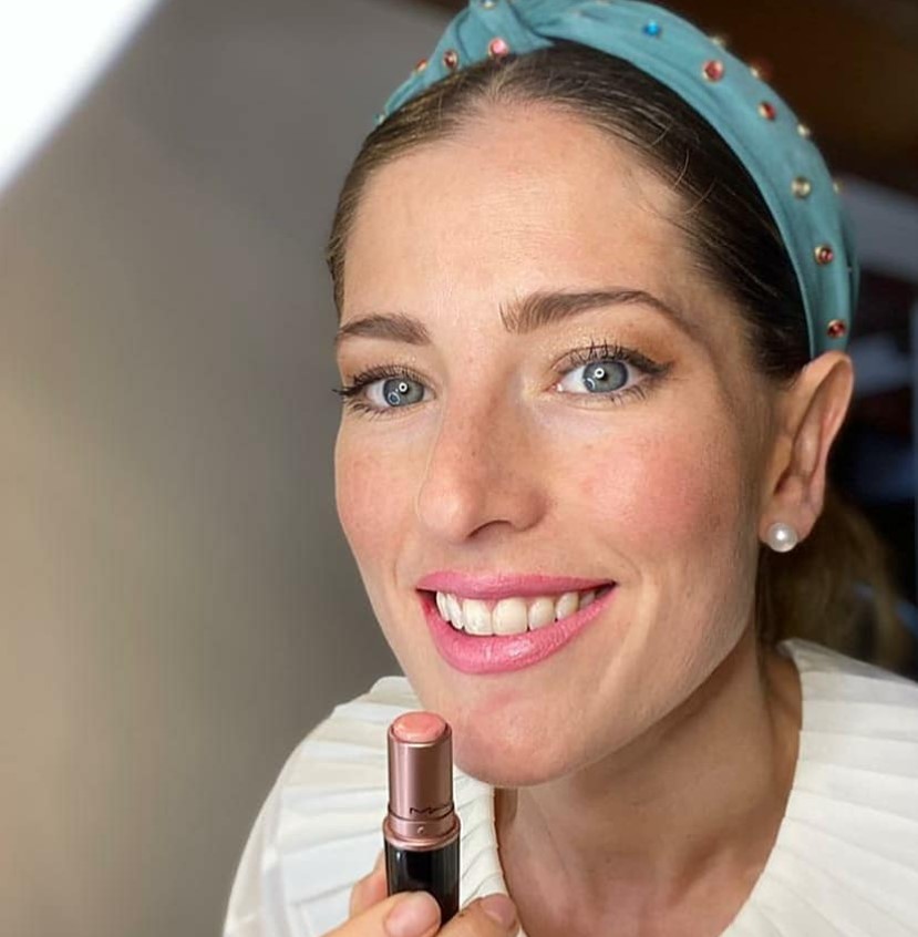 En ese mismo año, dio sus primeros pasos como actriz en la telenovela ‘Enamórate’ e incursionó como conductora en el programa ‘Con sello de mujer’.