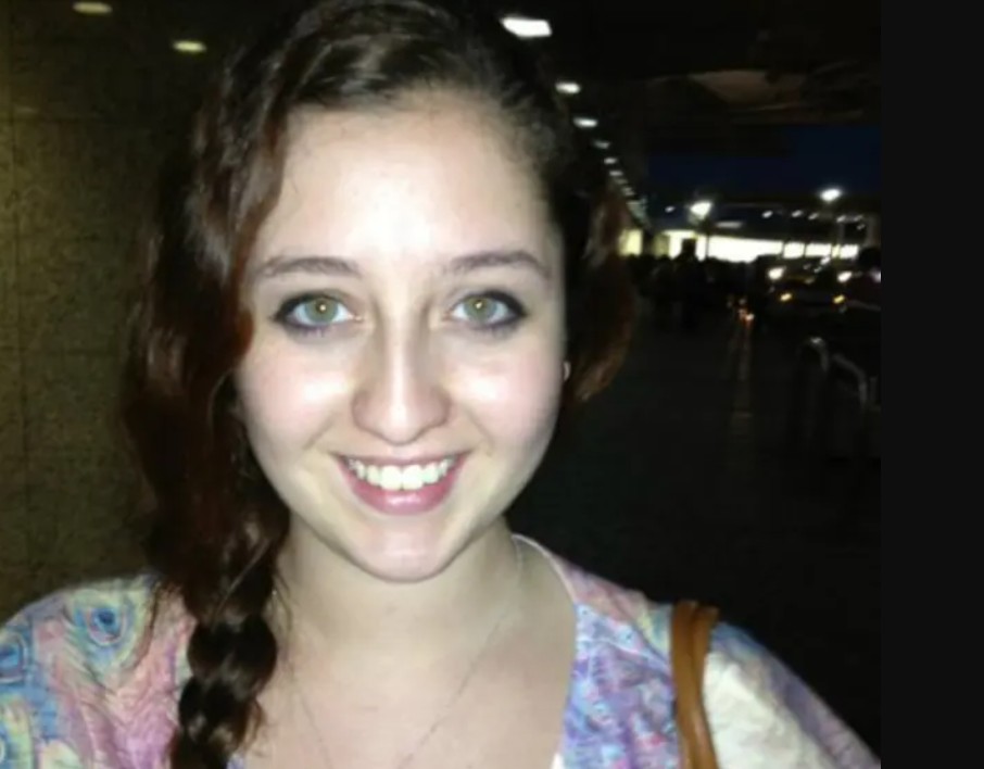 Su perfil digital muestra un interés constante por temas como la meditación, la sanación emocional y el desarrollo personal, alejándose de contenidos convencionales de entretenimiento.