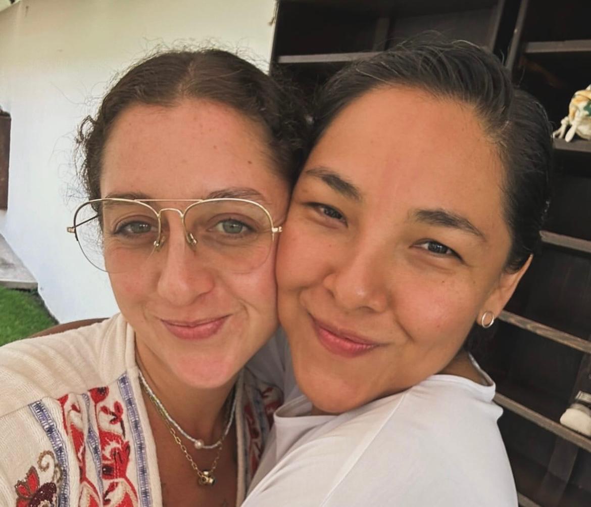 Durante su infancia y adolescencia, mantuvo cierta presencia pública al asistir a homenajes y eventos conmemorativos dedicados a su padre. En distintas ocasiones ha mencionado que sus recuerdos sobre sus padres provienen principalmente de fotografías, videos y relatos compartidos por familiares cercanos.