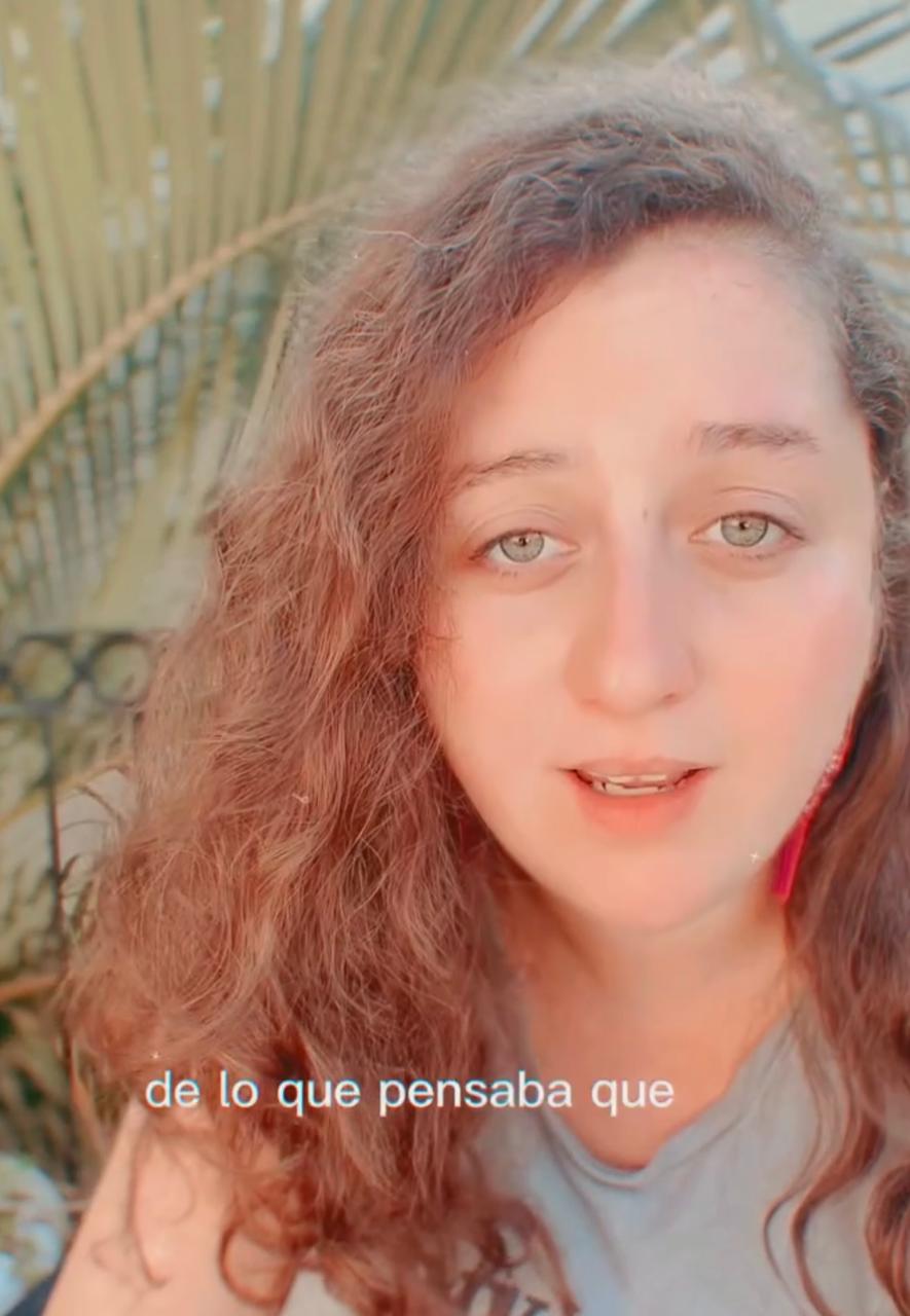 Ha desarrollado una presencia activa en redes sociales, particularmente en Instagram, donde comparte reflexiones, mensajes espirituales y contenido enfocado en la introspección.