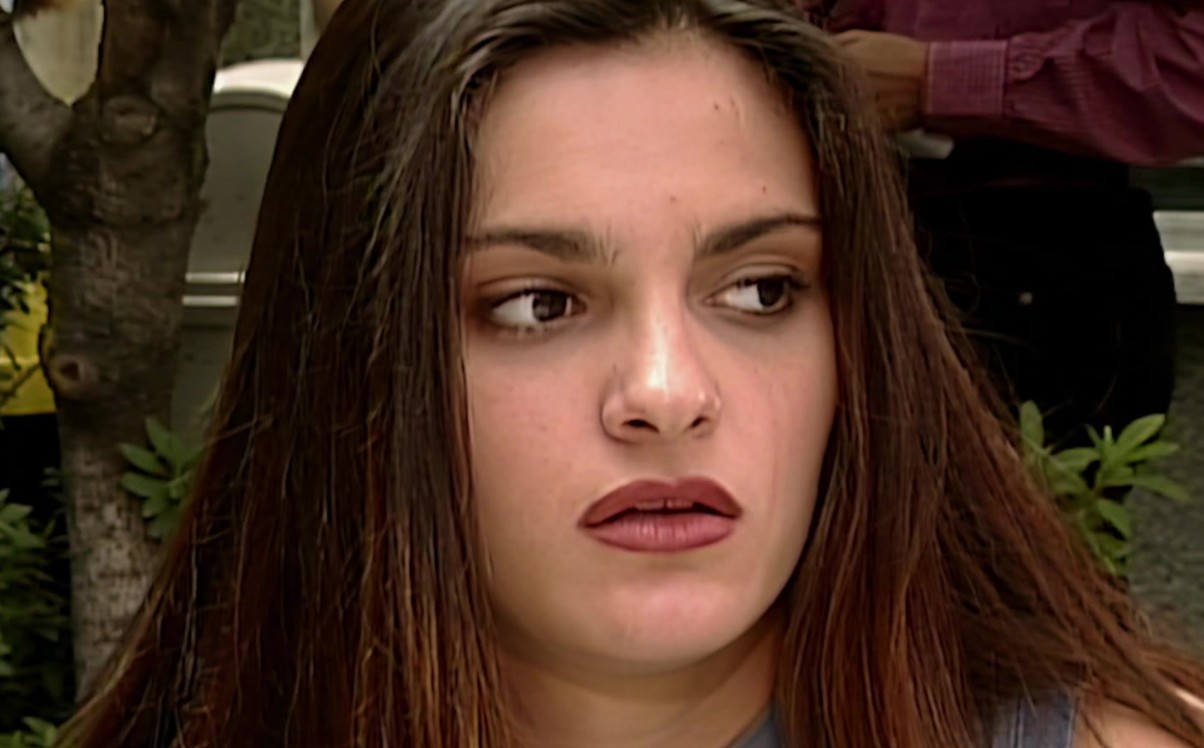 Mariana Seoane nació el 10 de junio de 1976 en la Ciudad de México y desde mediados de los años noventa ha desarrollado una carrera simultánea como actriz y cantante.